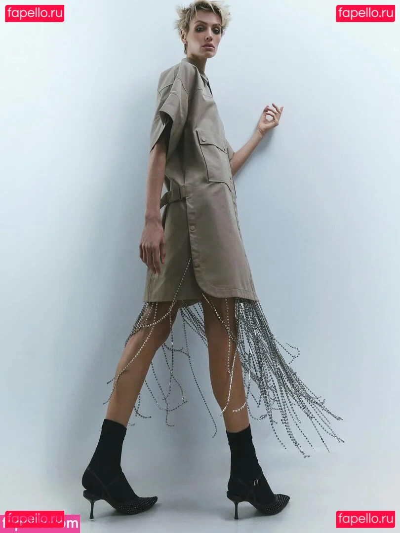 Wallis Day Onlyfans Photo Gallery 