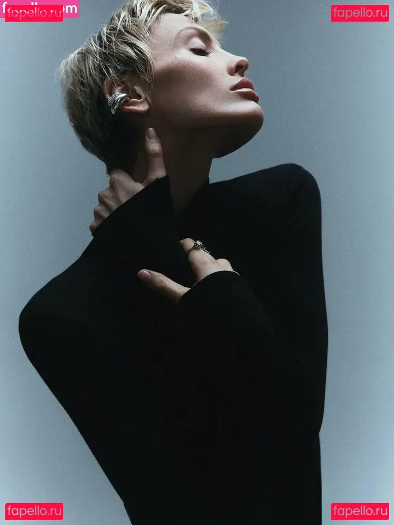 Wallis Day Onlyfans Photo Gallery 