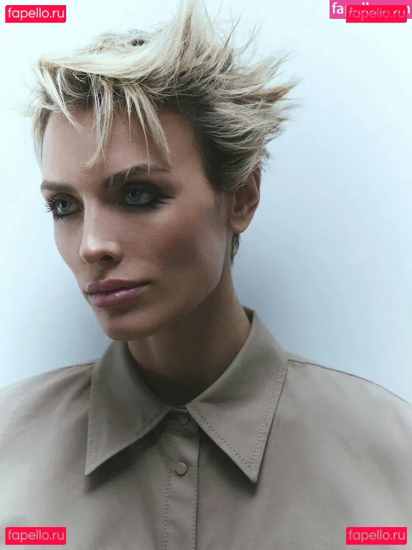 Wallis Day Onlyfans Photo Gallery 