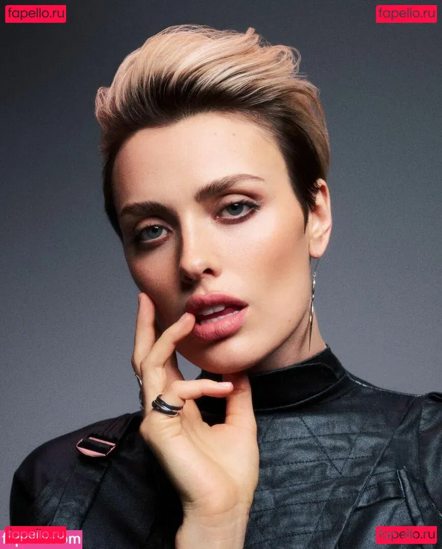 Wallis Day Onlyfans Photo Gallery 