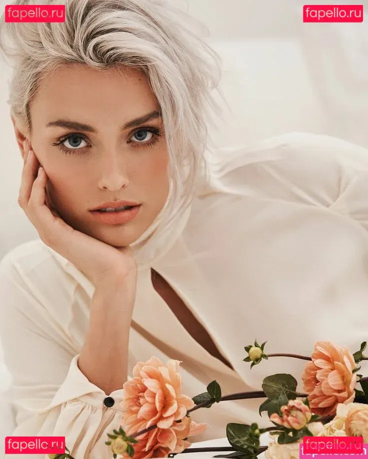 Wallis Day Onlyfans Photo Gallery 