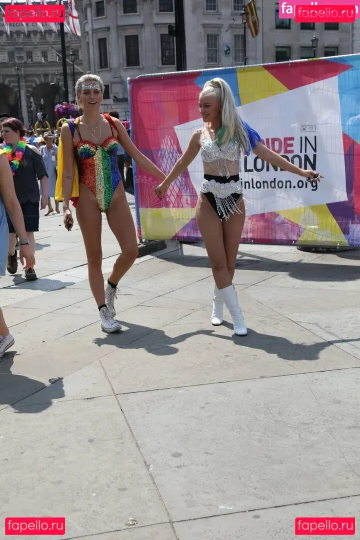 Wallis Day Onlyfans Photo Gallery 