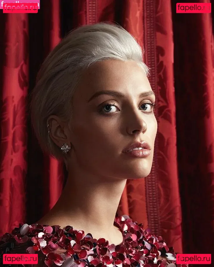 Wallis Day Onlyfans Photo Gallery 