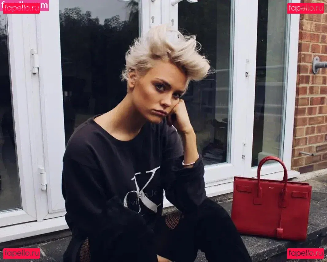 Wallis Day Onlyfans Photo Gallery 