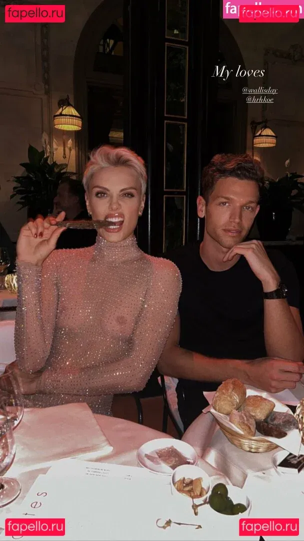 Wallis Day Onlyfans Photo Gallery 