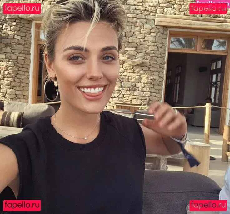 Wallis Day Onlyfans Photo Gallery 