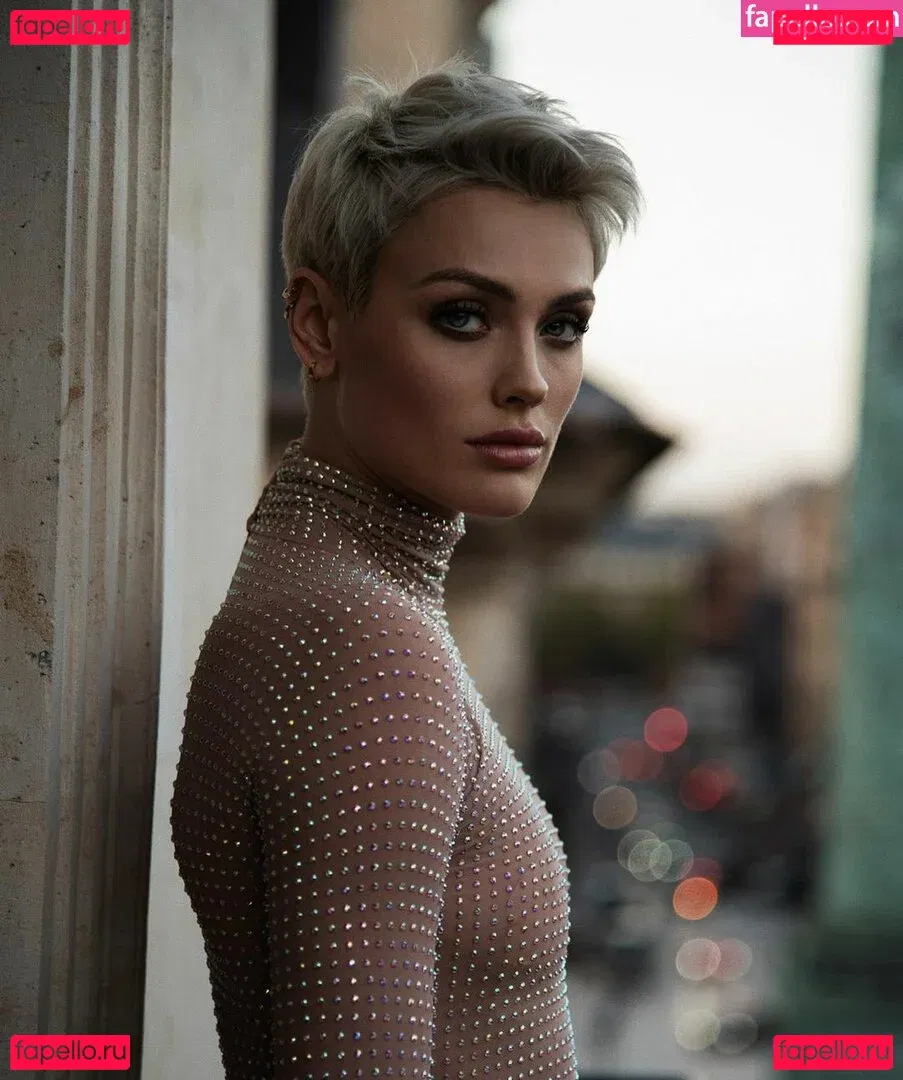 Wallis Day Onlyfans Photo Gallery 