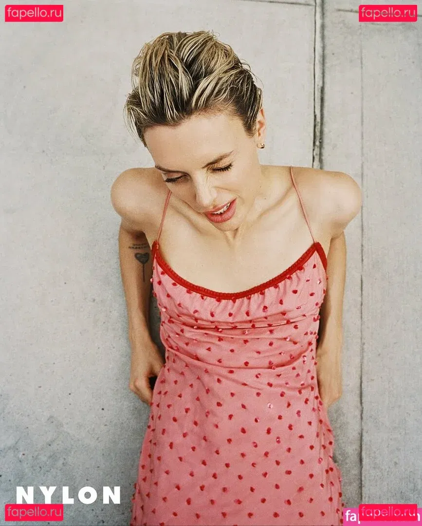 Wallis Day Onlyfans Photo Gallery 