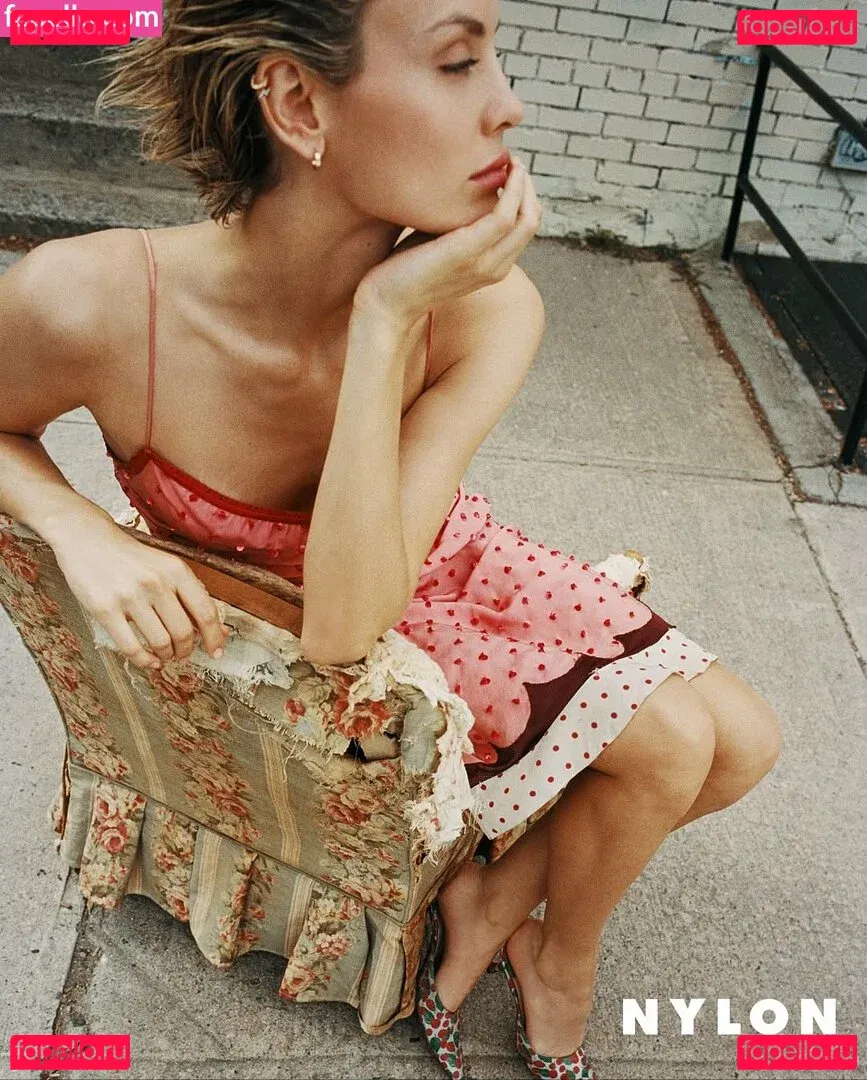 Wallis Day Onlyfans Photo Gallery 