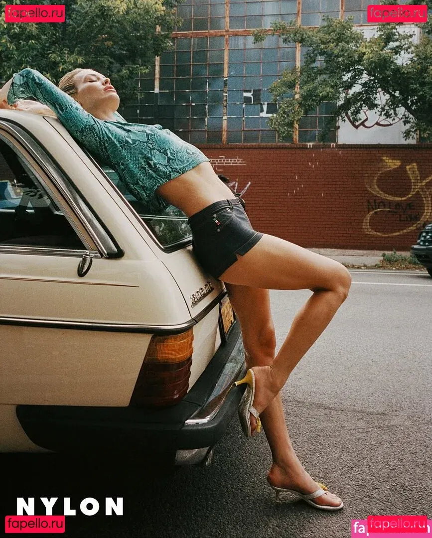 Wallis Day Onlyfans Photo Gallery 