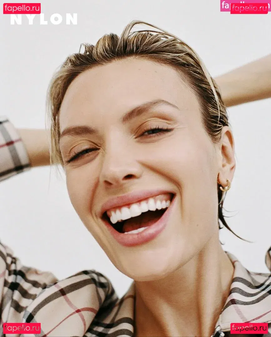 Wallis Day Onlyfans Photo Gallery 