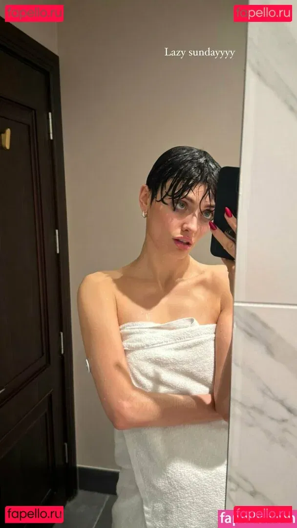 Wallis Day Onlyfans Photo Gallery 