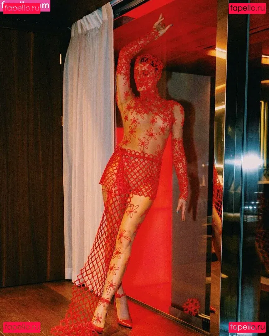 Wallis Day Onlyfans Photo Gallery 