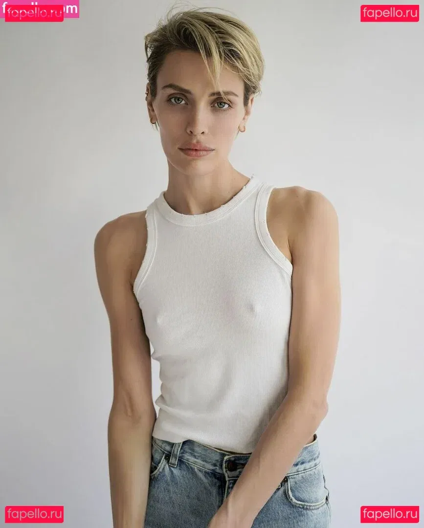 Wallis Day Onlyfans Photo Gallery 