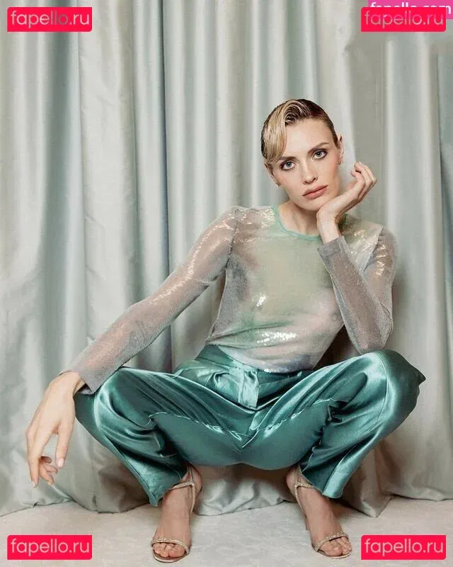 Wallis Day Onlyfans Photo Gallery 