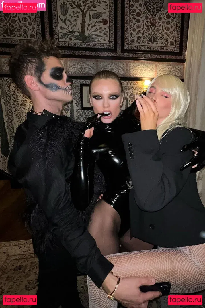 Wallis Day Onlyfans Photo Gallery 