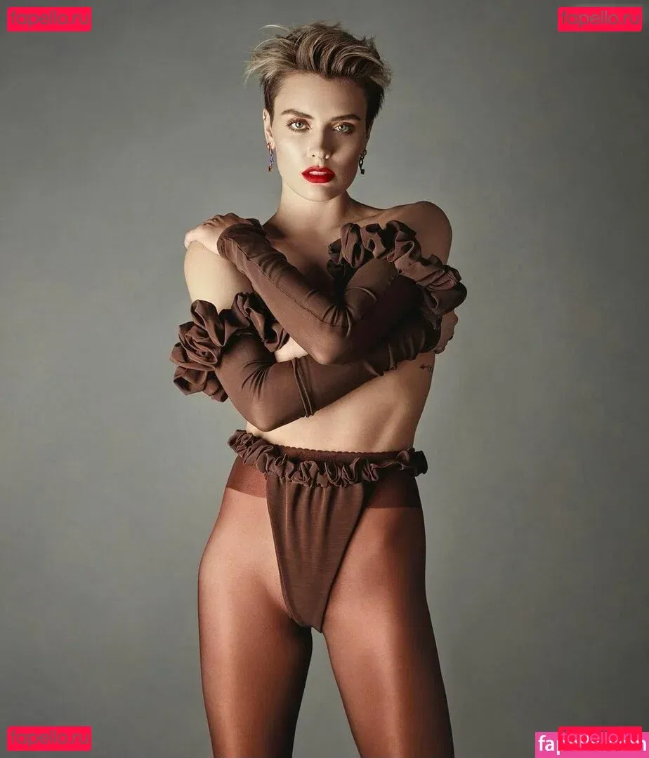 Wallis Day Onlyfans Photo Gallery 