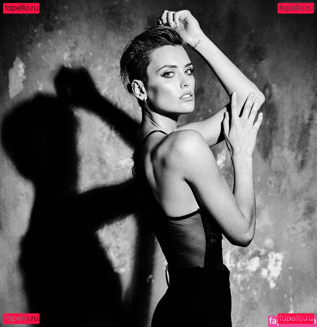 Wallis Day Onlyfans Photo Gallery 