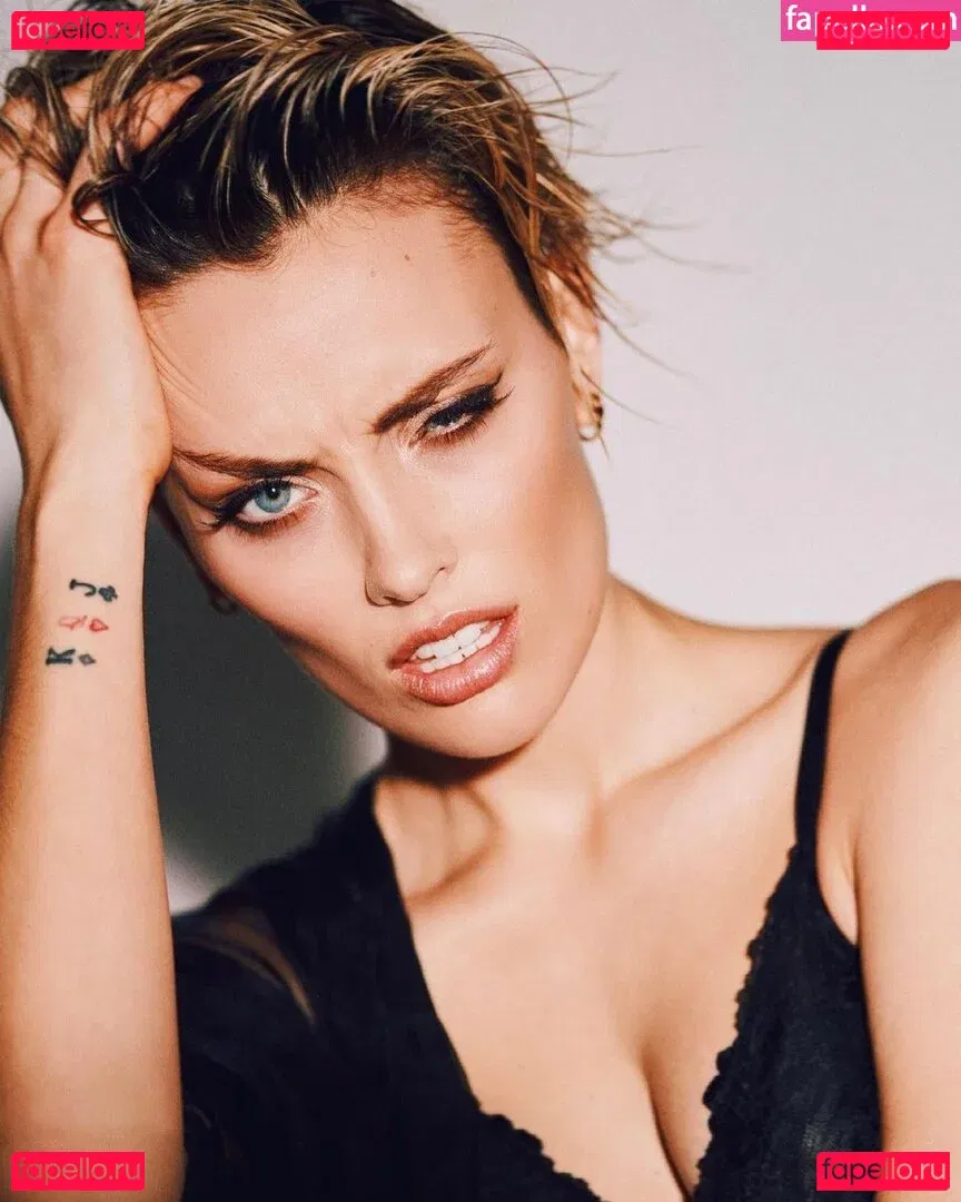 Wallis Day Onlyfans Photo Gallery 