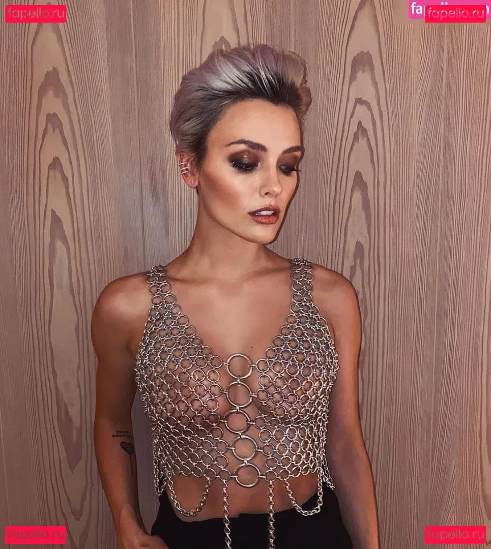 Wallis Day Onlyfans Photo Gallery 