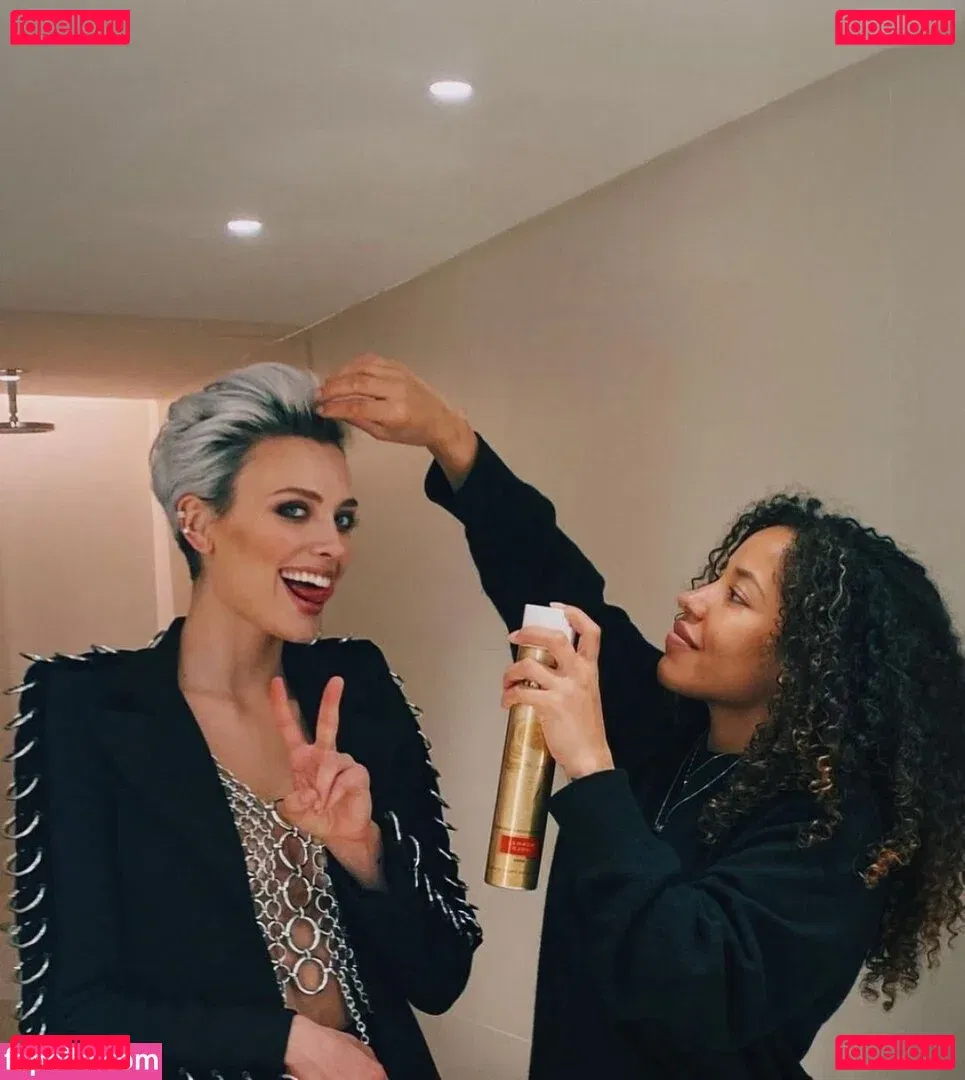 Wallis Day Onlyfans Photo Gallery 