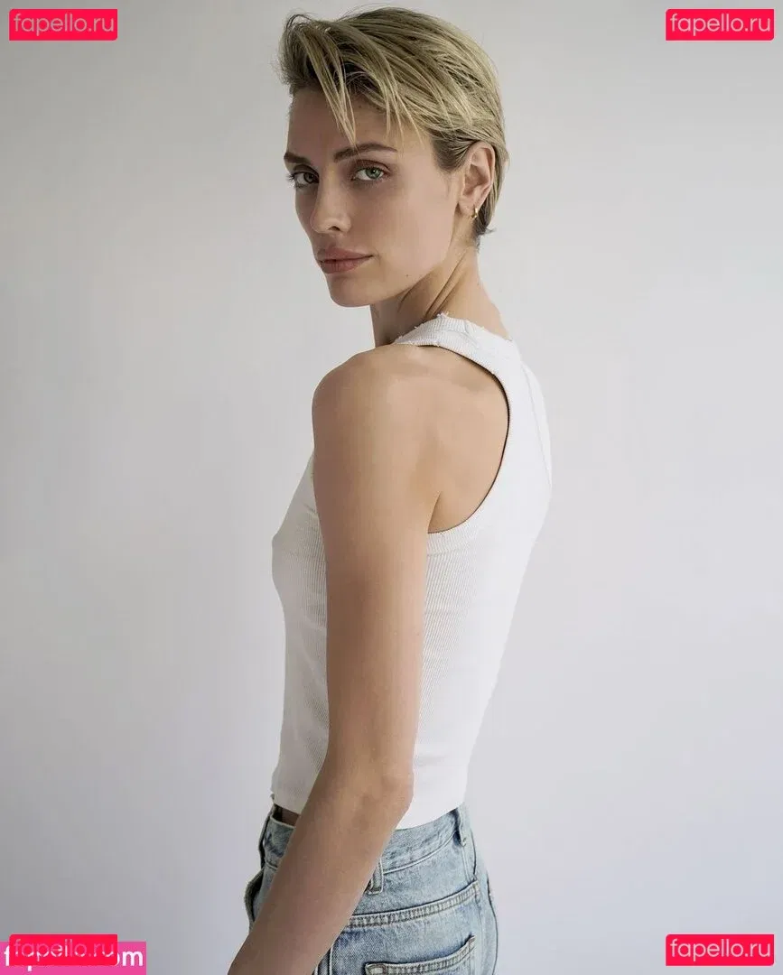 Wallis Day Onlyfans Photo Gallery 