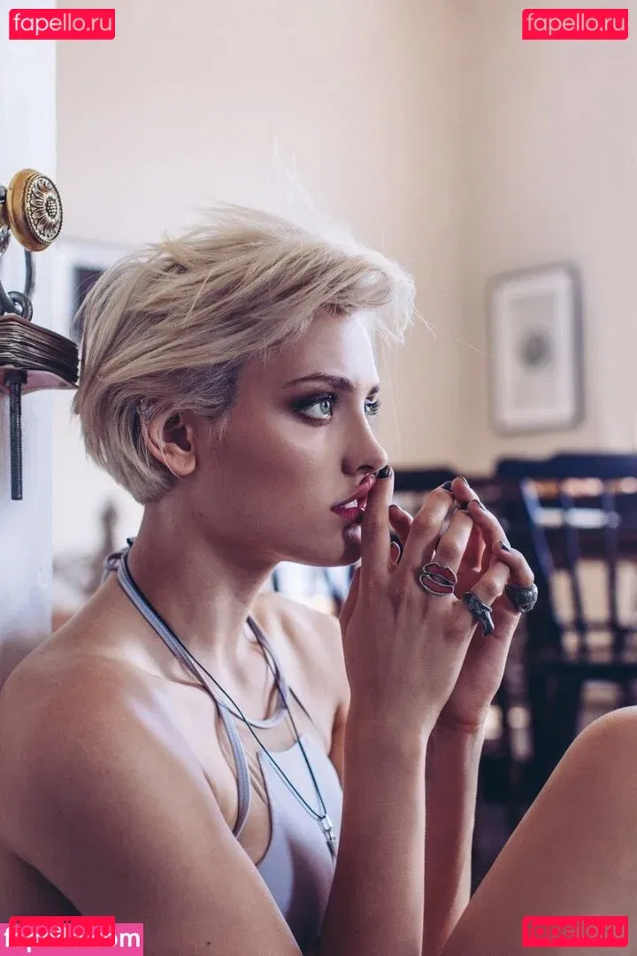 Wallis Day Onlyfans Photo Gallery 