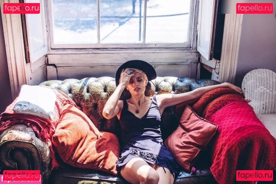 Wallis Day Onlyfans Photo Gallery 