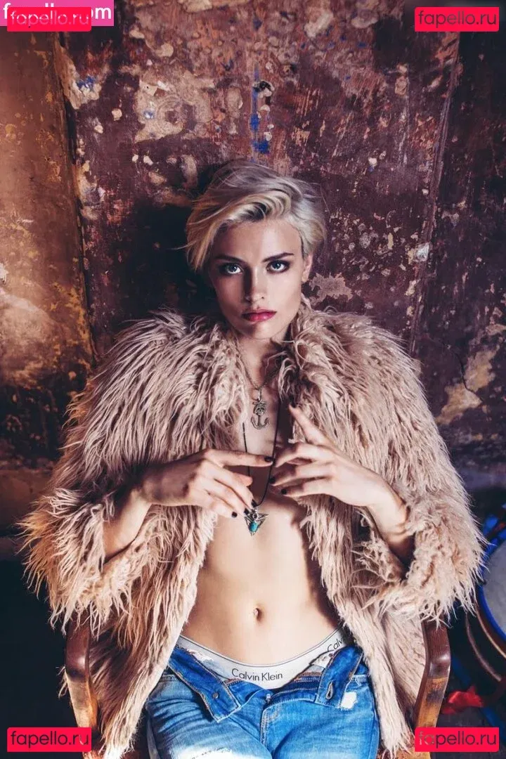 Wallis Day Onlyfans Photo Gallery 