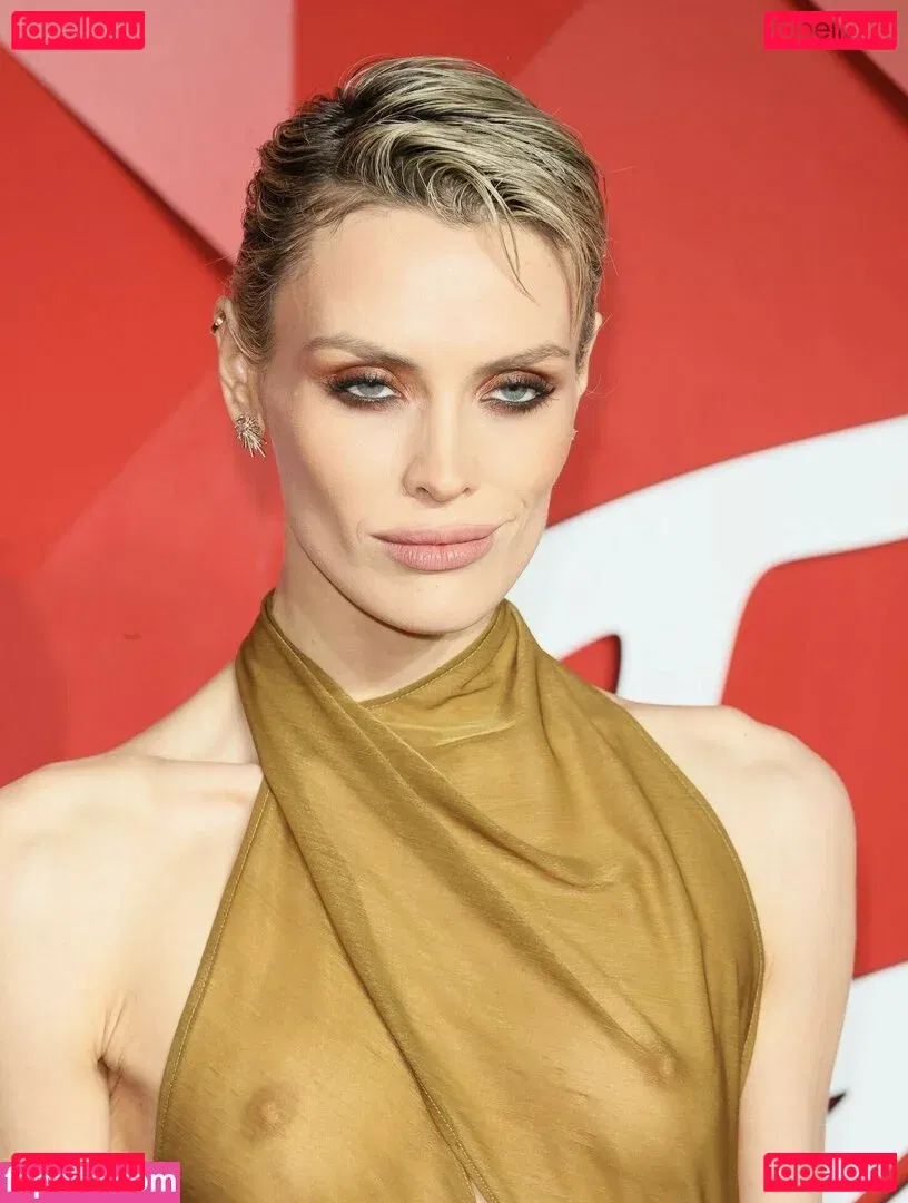 Wallis Day Onlyfans Photo Gallery 