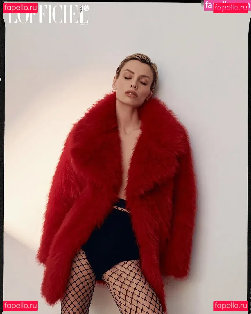 Wallis Day Onlyfans Photo Gallery 