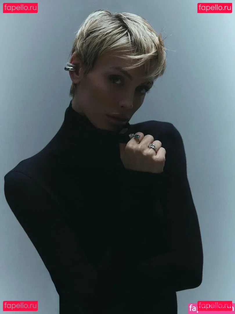 Wallis Day Onlyfans Photo Gallery 