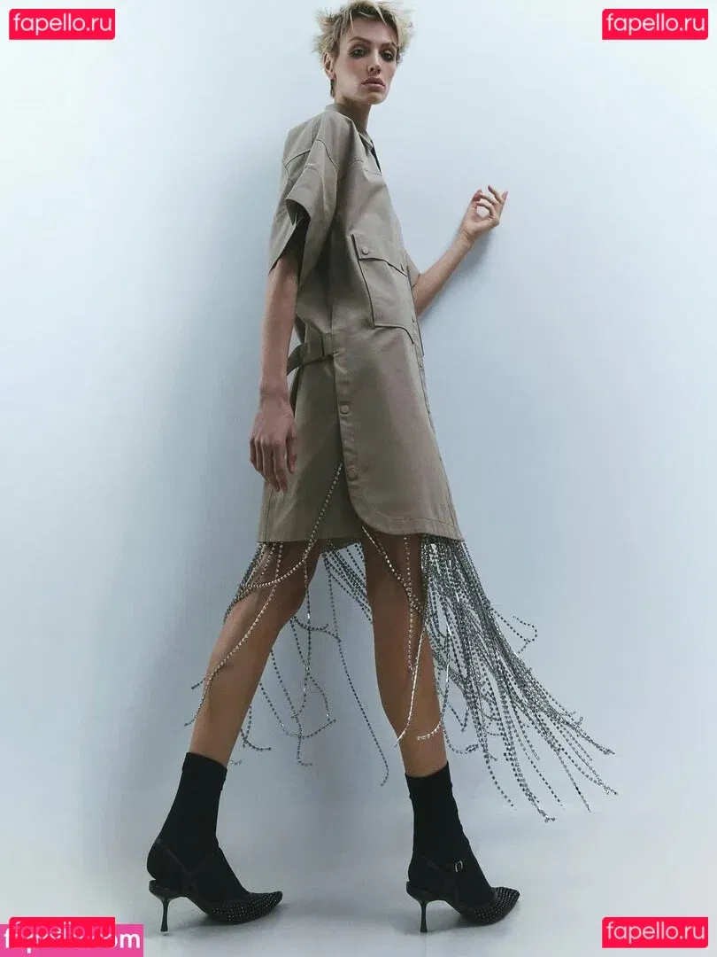 Wallis Day Onlyfans Photo Gallery 