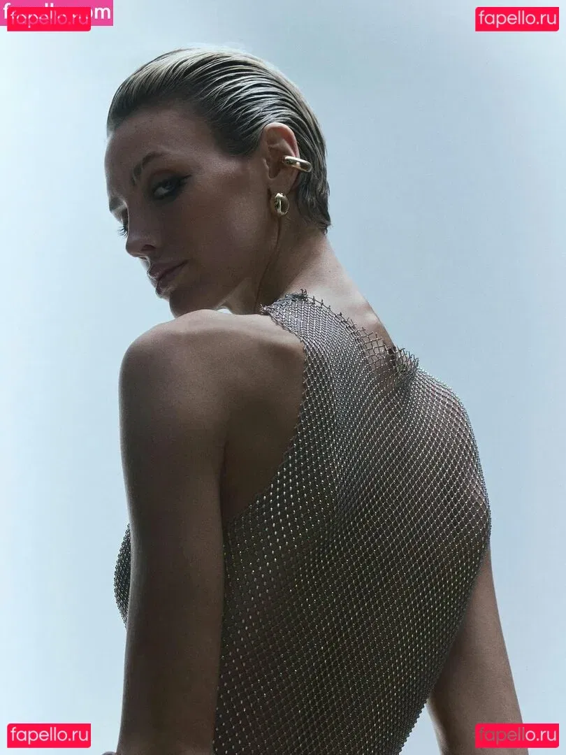 Wallis Day Onlyfans Photo Gallery 