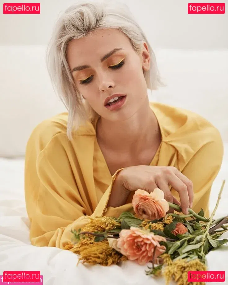 Wallis Day Onlyfans Photo Gallery 