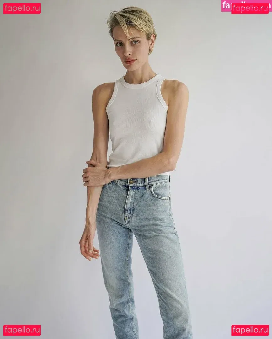 Wallis Day Onlyfans Photo Gallery 