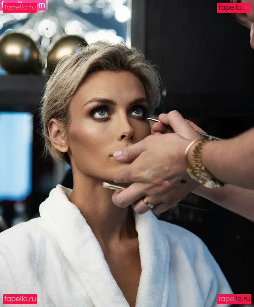 Wallis Day Onlyfans Photo Gallery 