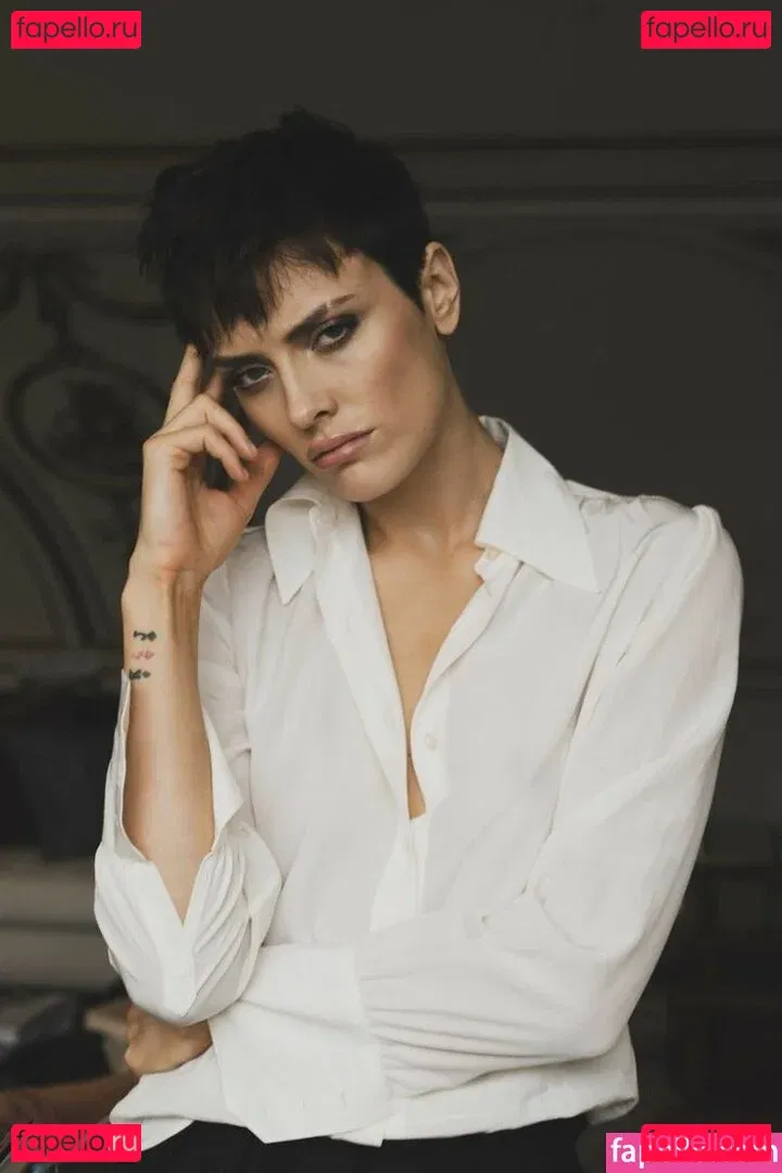 Wallis Day Onlyfans Photo Gallery 