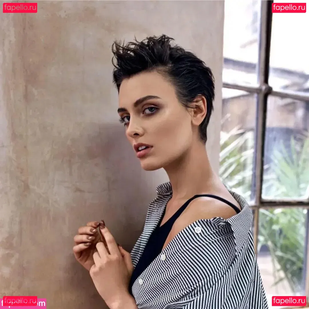 Wallis Day Onlyfans Photo Gallery 