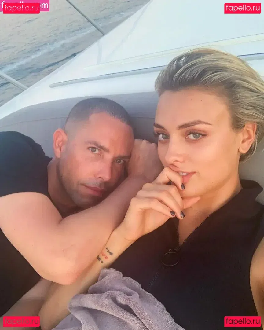 Wallis Day Onlyfans Photo Gallery 