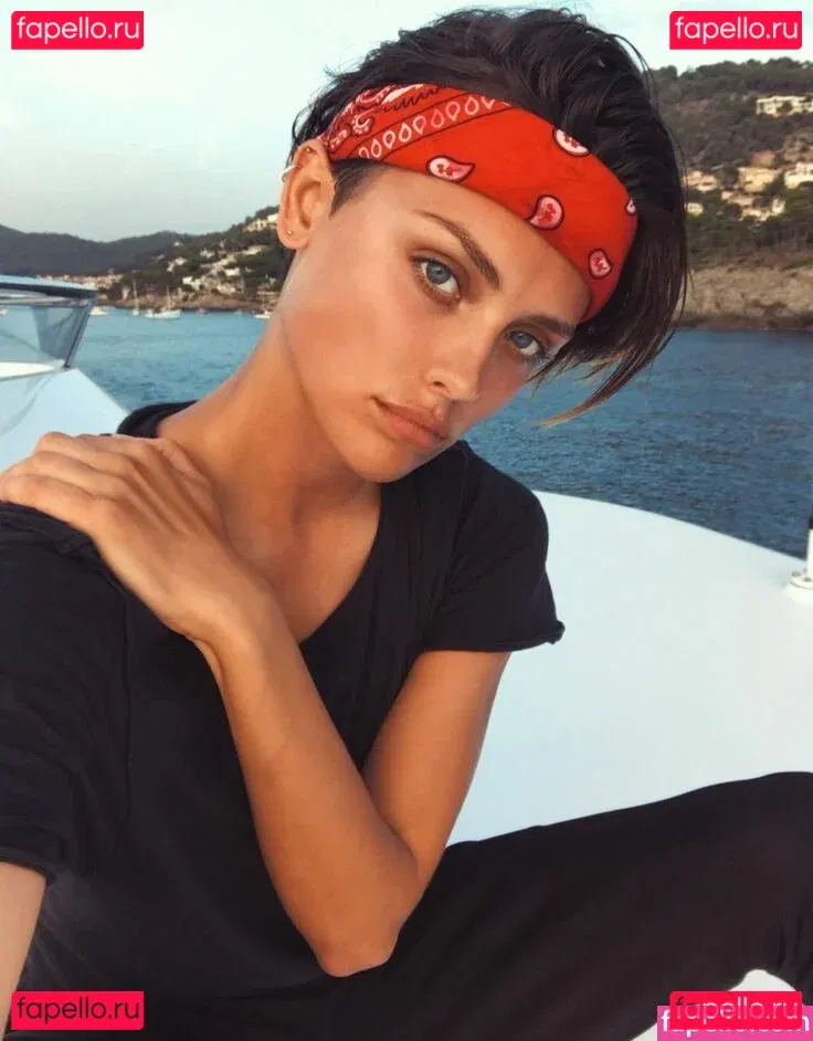 Wallis Day Onlyfans Photo Gallery 