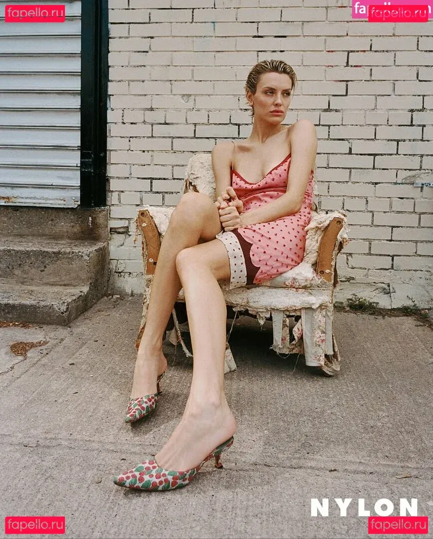 Wallis Day Onlyfans Photo Gallery 