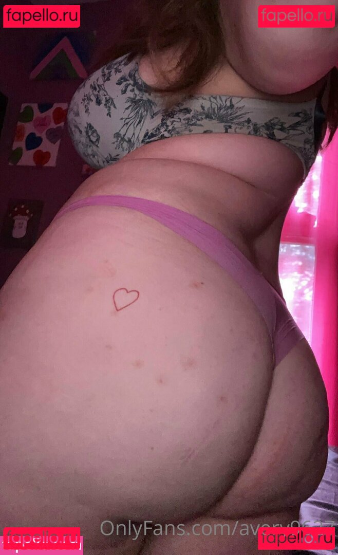 avery9627 / averyrobbie16 Onlyfans Photo Gallery 