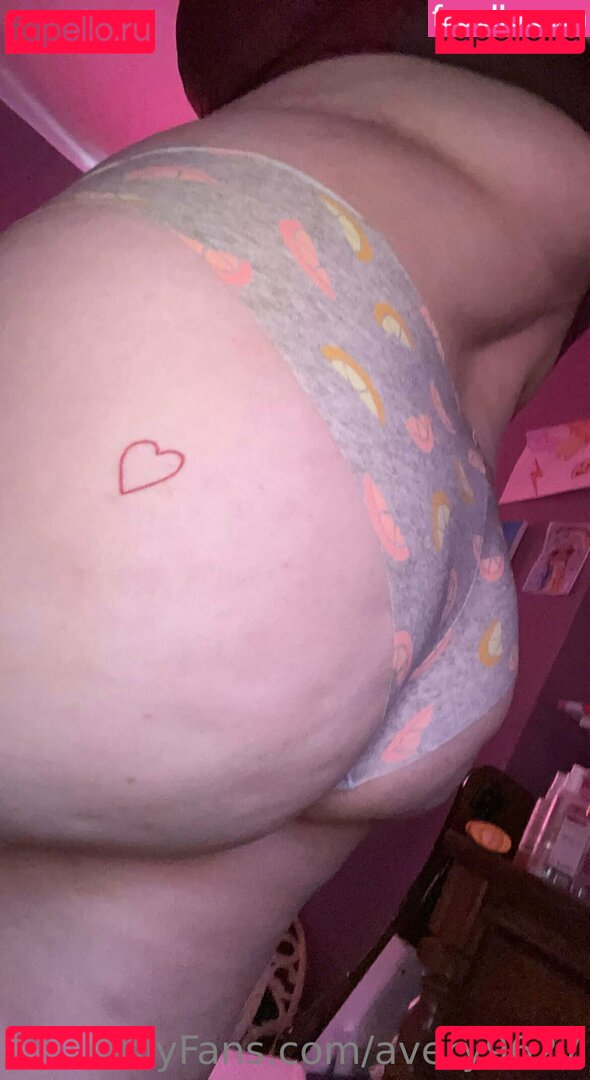 avery9627 / averyrobbie16 Onlyfans Photo Gallery 