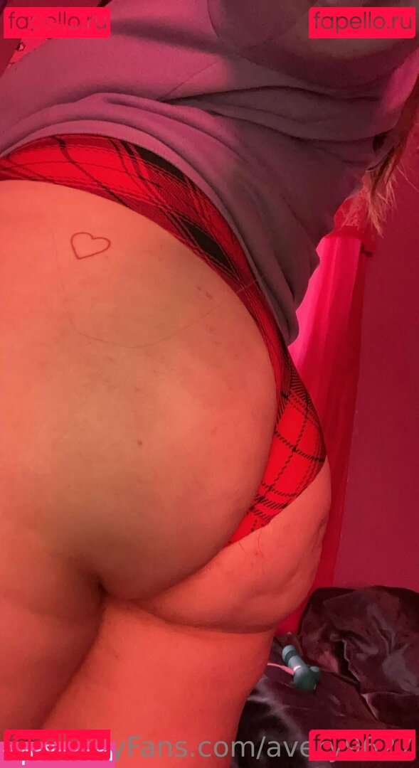 avery9627 / averyrobbie16 Onlyfans Photo Gallery 