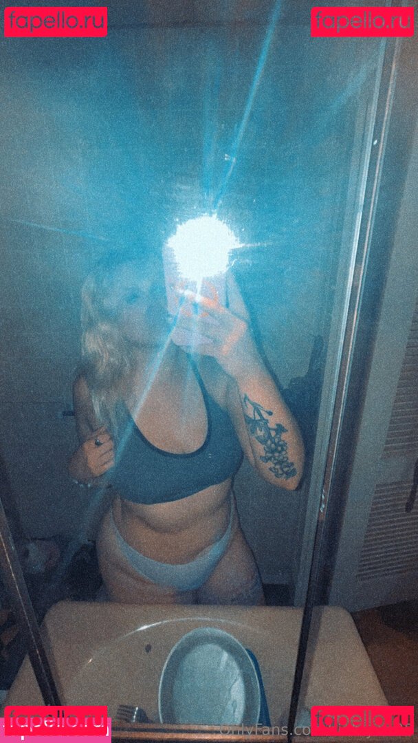 riahlynn05 Onlyfans Photo Gallery 