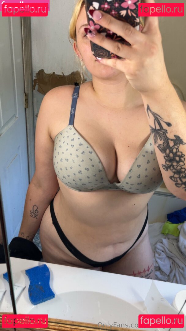 riahlynn05 Onlyfans Photo Gallery 