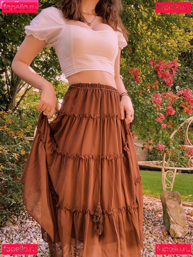 Laura Anne / lauraartea / laurascloudsave Onlyfans Photo Gallery 