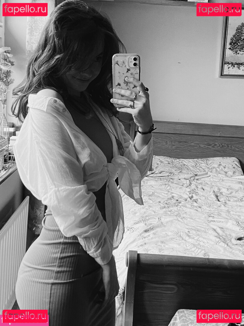 Laura Anne / lauraartea / laurascloudsave Onlyfans Photo Gallery 