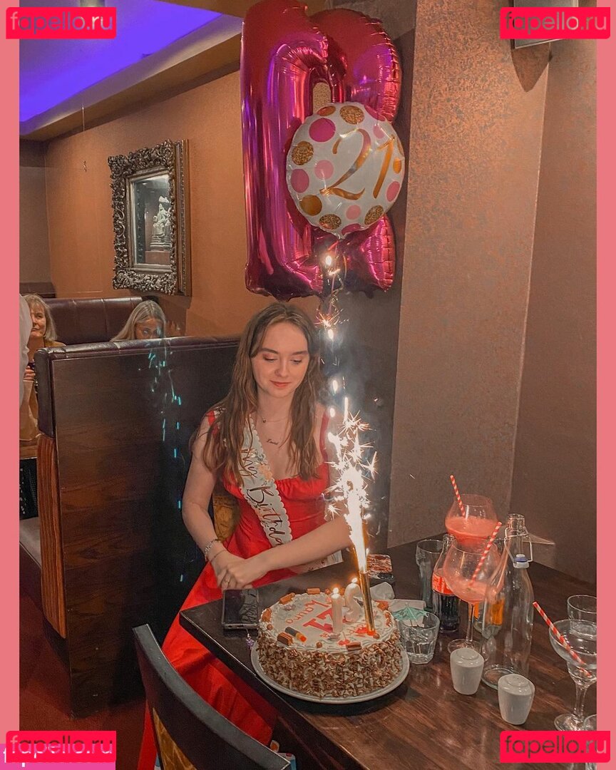 Laura Anne / lauraartea / laurascloudsave Onlyfans Photo Gallery 